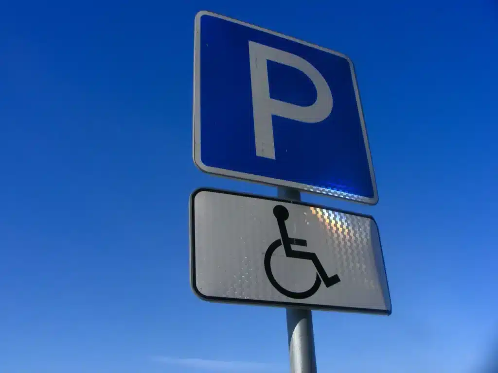 Parkeren-met-een-gehandicaptenkaart-in-het-buitenland-1024x768