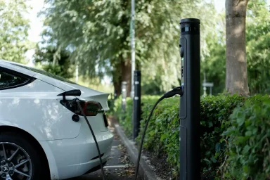 elektrisch-rijden-in-duitsland-en-frankrijk-vrijheid-of-frustratie-dit-zijn-de-echte-voor-en-nadelen